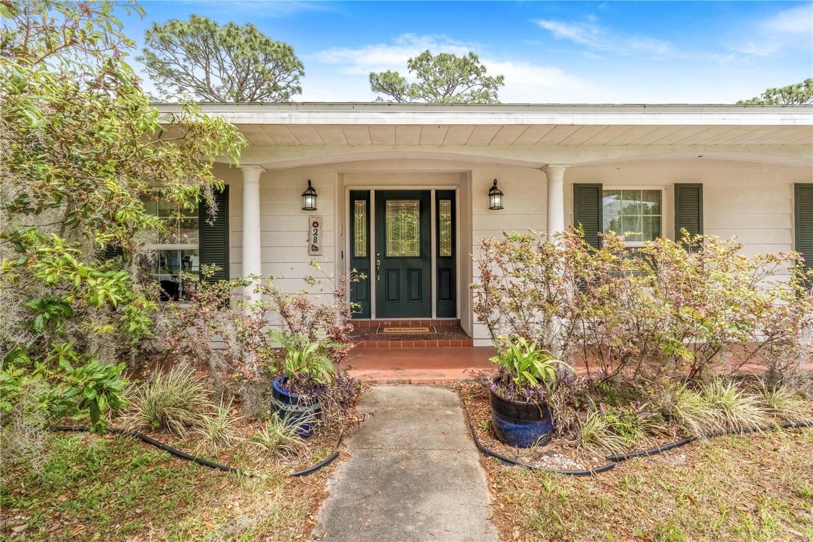 Property Photo: 28 W Highbanks Road FL 32713