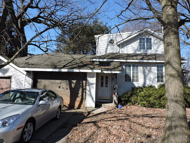 Property Photo: 1032 Parkwood Avenue IL 60068