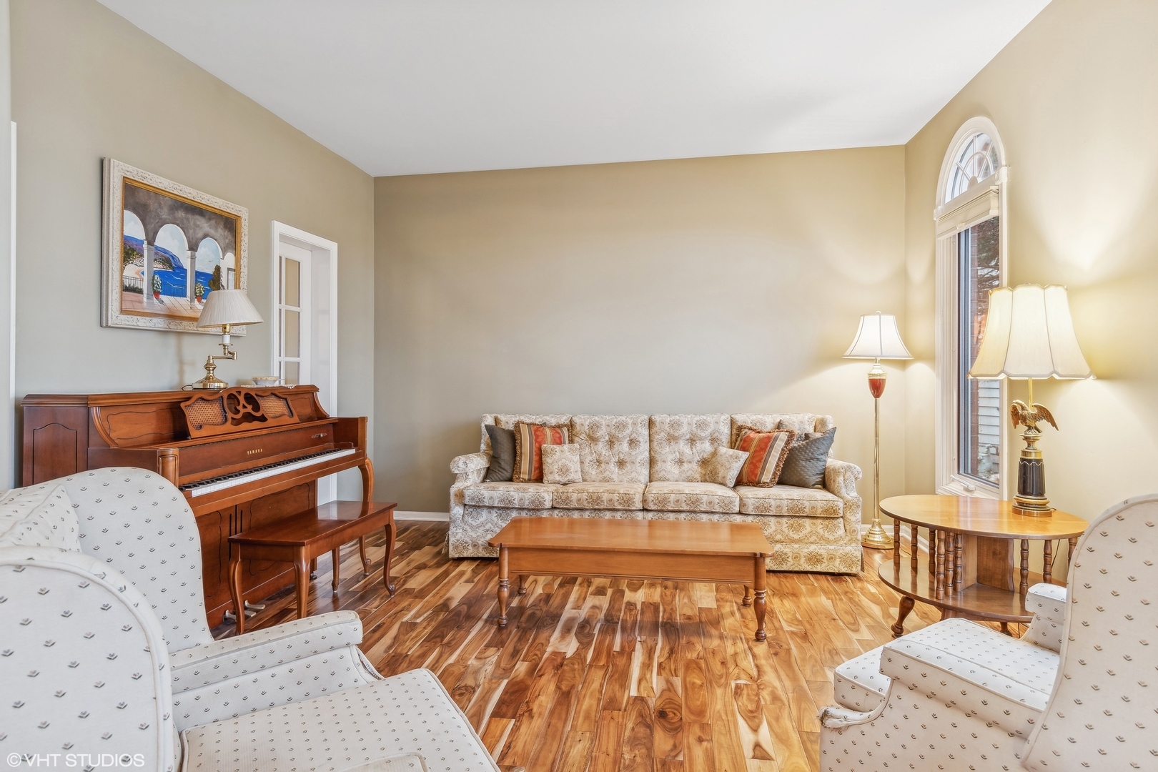 Property Photo: 1186 Birchdale Lane IL 60504