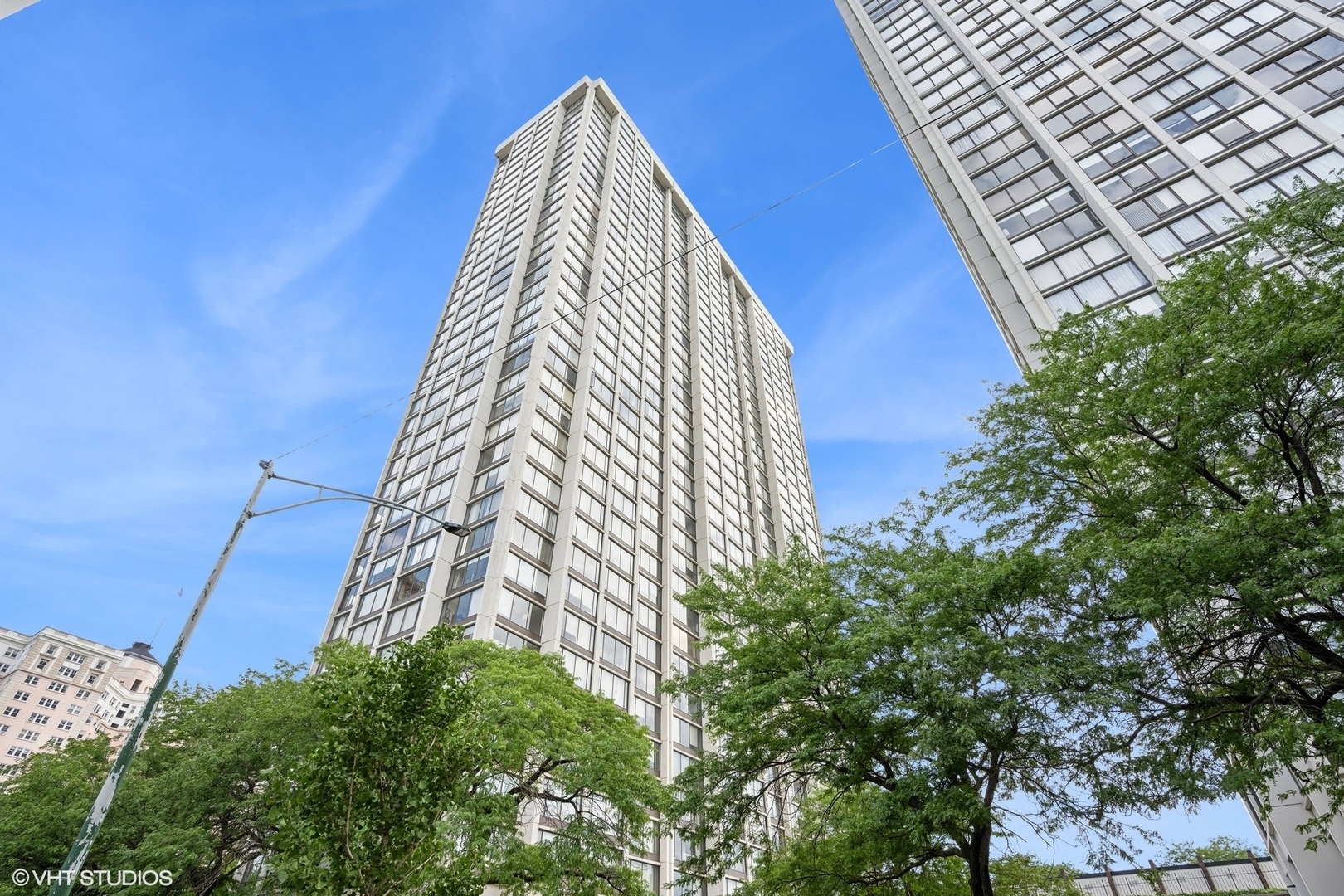 Property Photo:  5455 N Sheridan Road 1904  IL 60640 