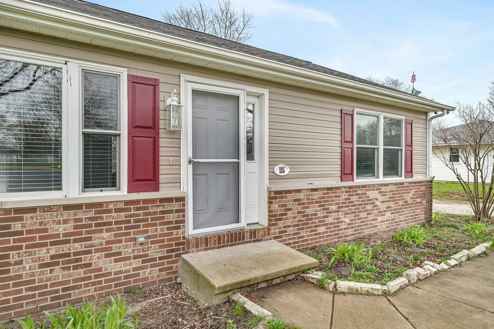 Property Photo: 115 S Division Street IL 60408