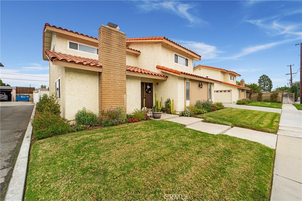 Property Photo:  213 E Acacia Street  CA 92821 