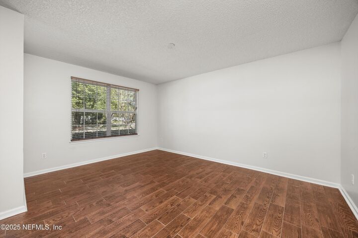 Property Photo: 631 Sunny Stroll Drive FL 32068