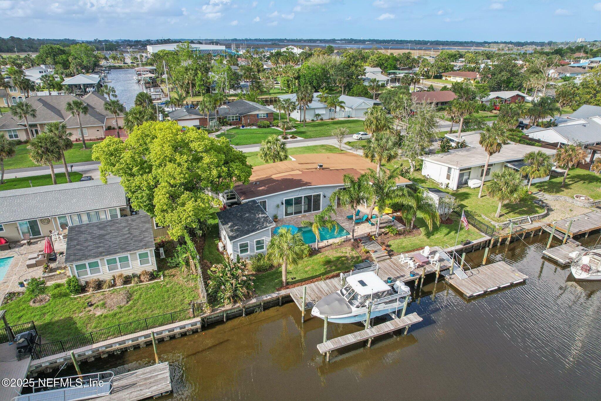 Property Photo: 14568 Lagoon Drive FL 32250