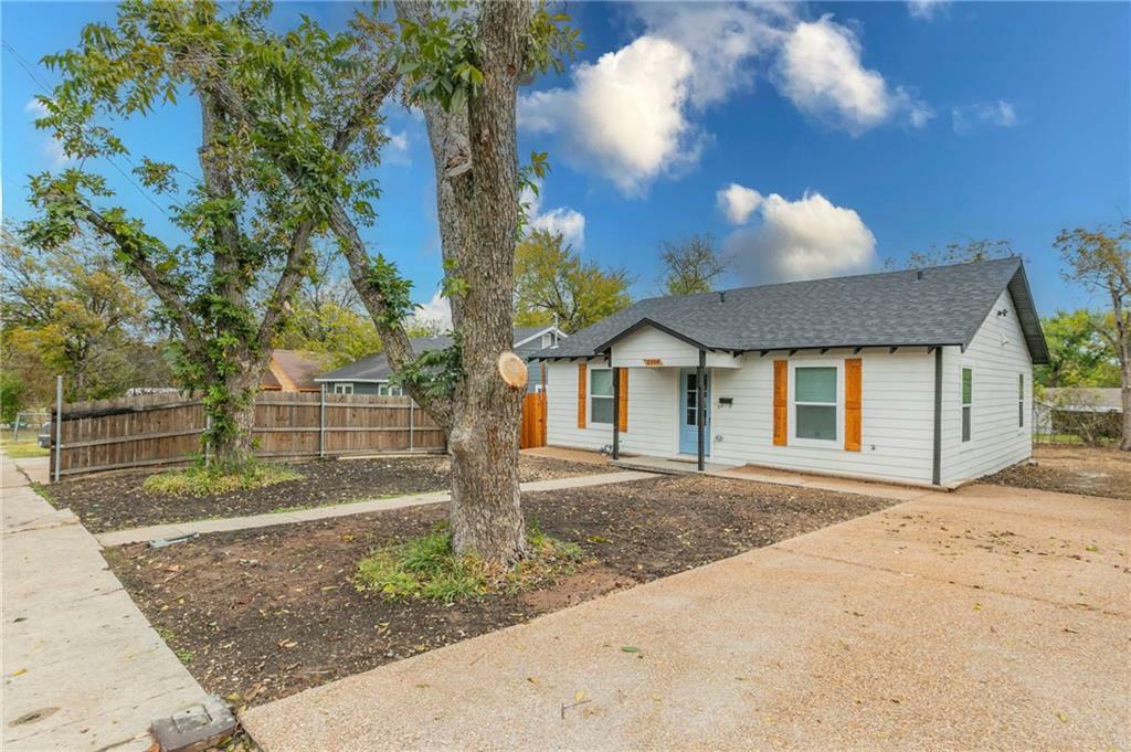 Property Photo: 2208 Gurley Avenue TX 76706