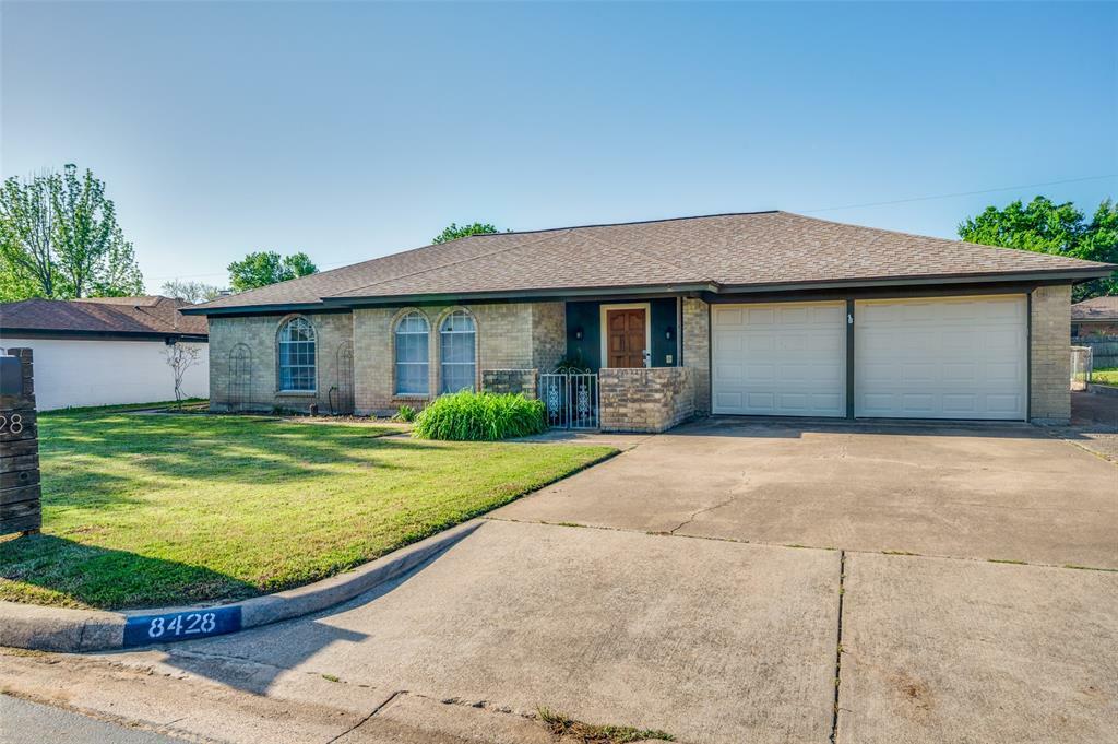Property Photo: 8428 Glenann Drive TX 76182