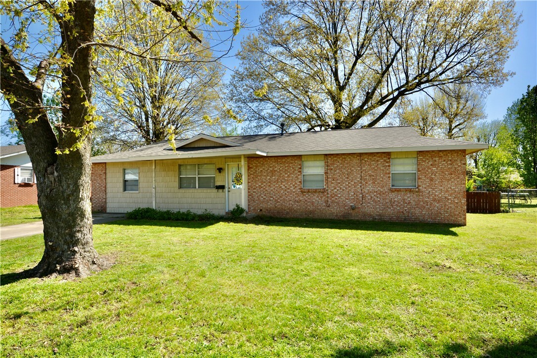 Property Photo: 1501 Carlton Street AR 72762