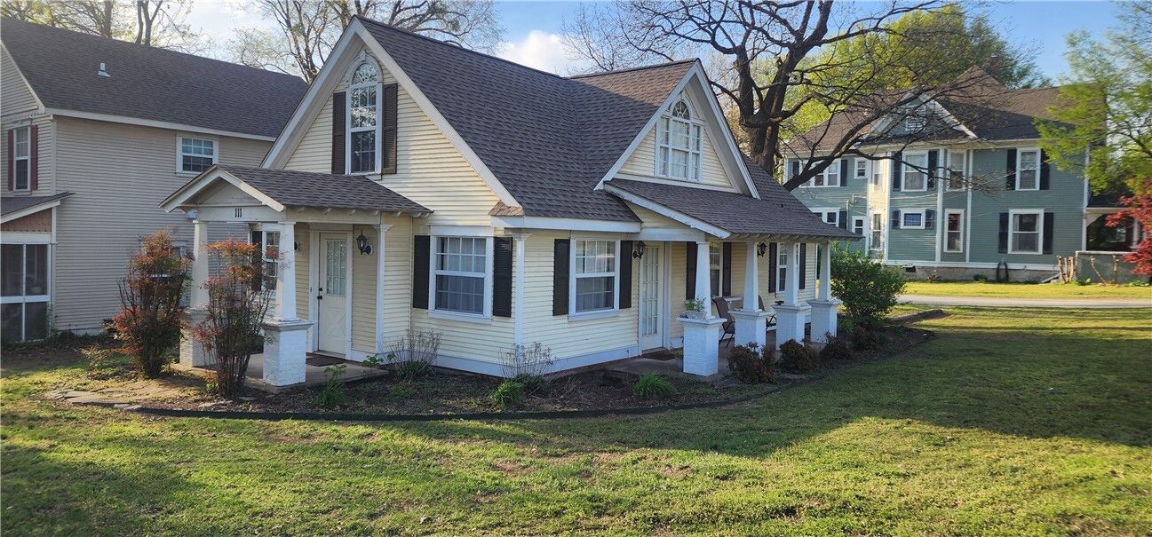 Property Photo:  111 W Tahlequah Street  AR 72761 