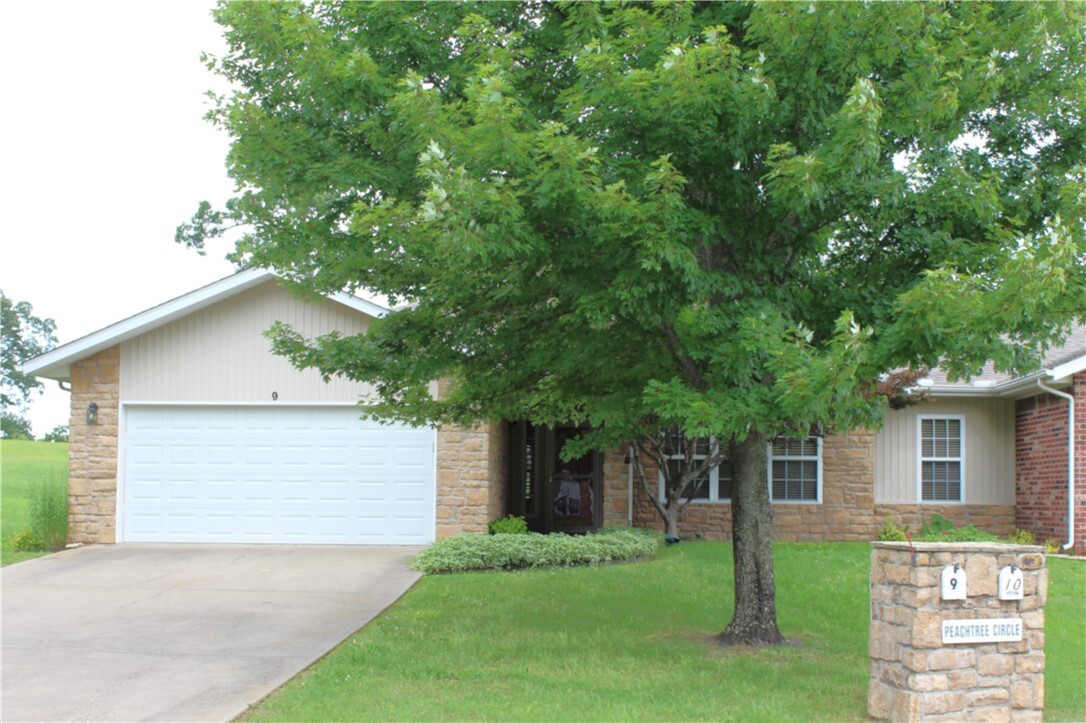 Property Photo:  9 Peachtree Circle  AR 72631 