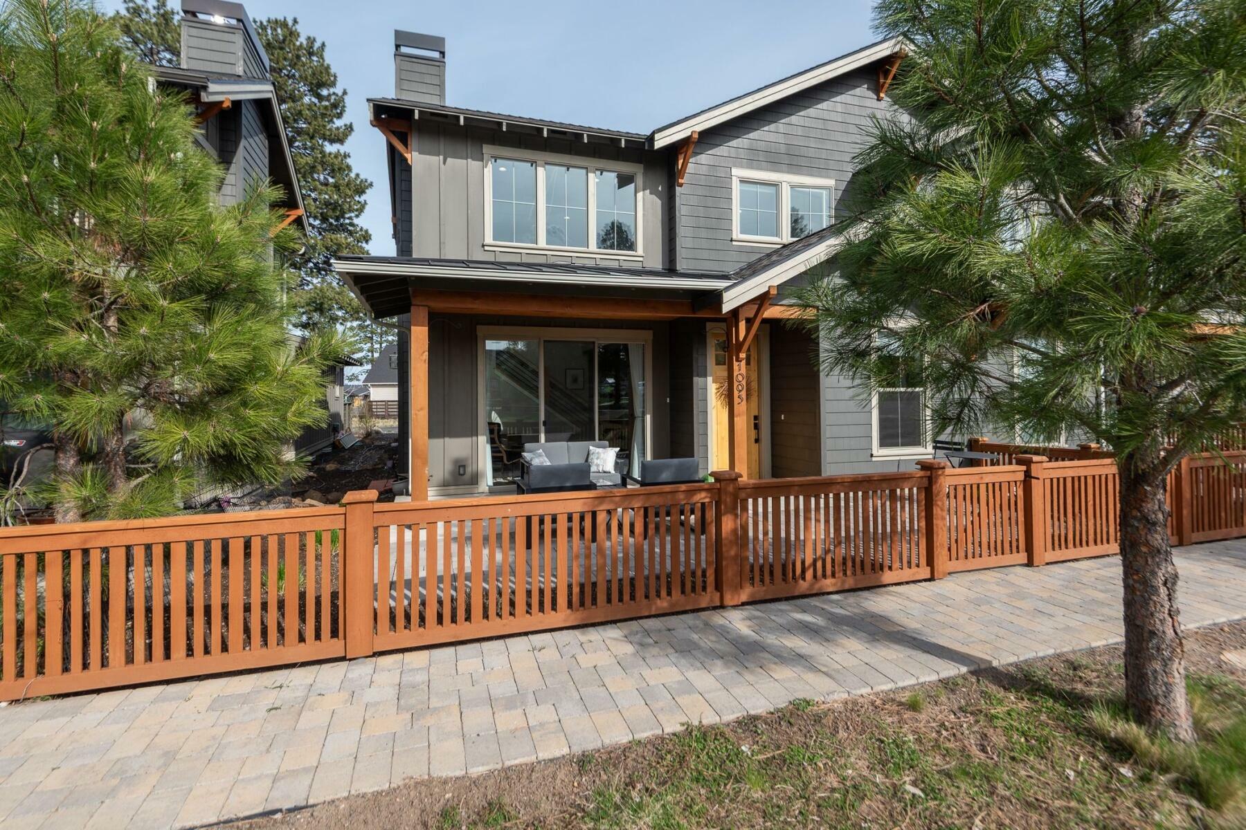 Property Photo: 1095 N Lavender Lane OR 97759