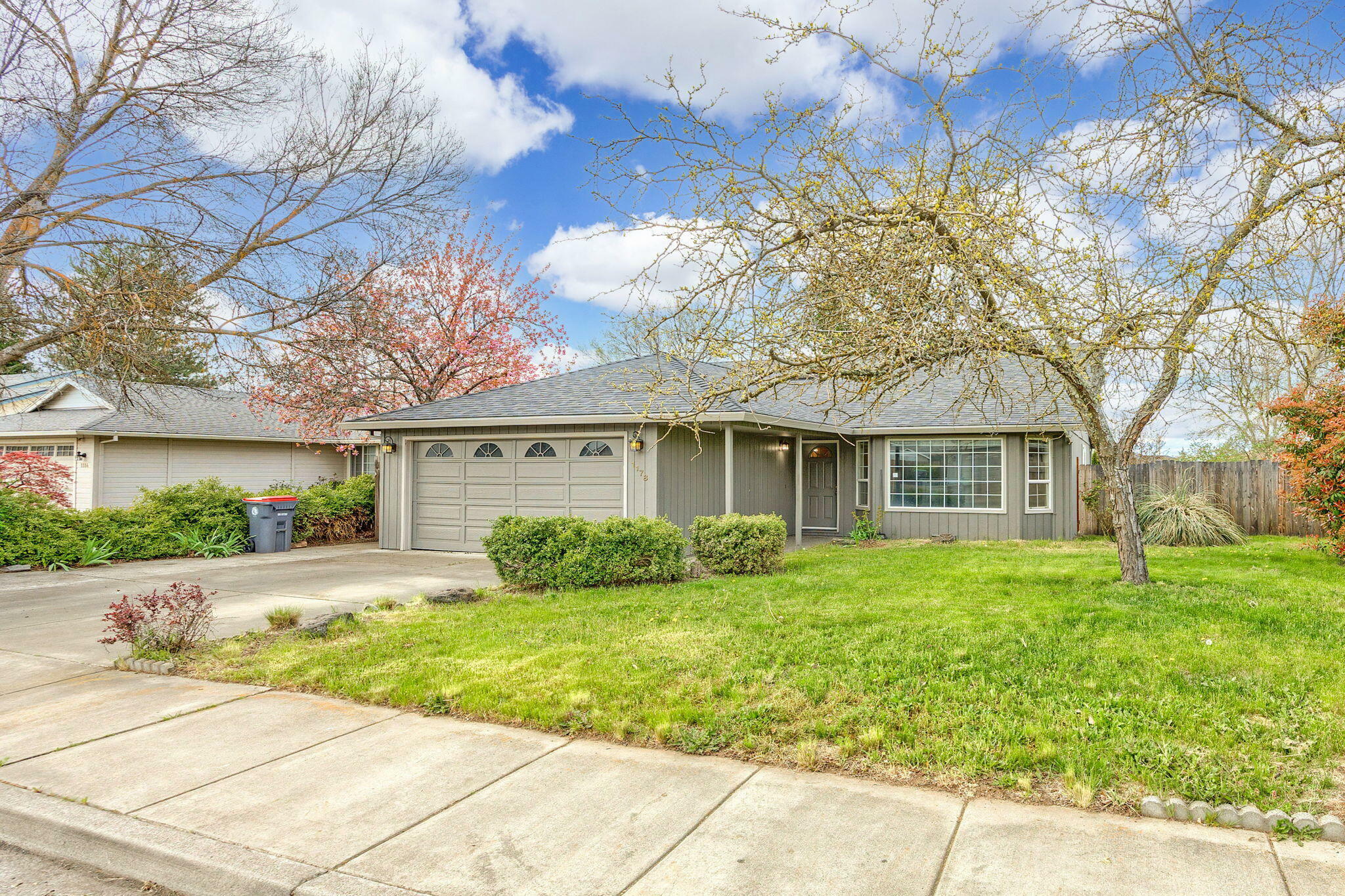 Property Photo: 1178 Ginger Way OR 97501