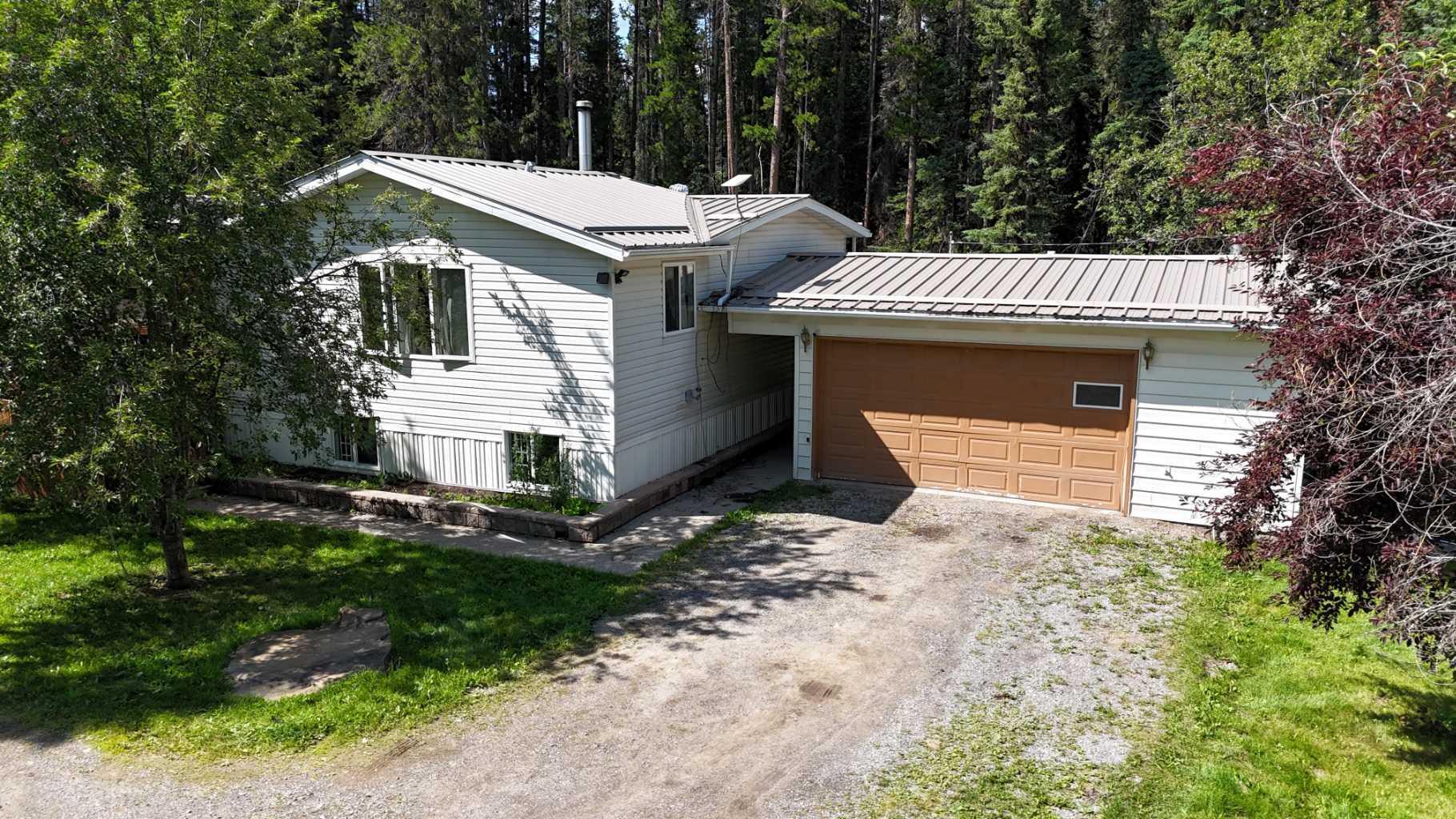 Property Photo:  17414 Highway 748 N  AB T7E 3N7 