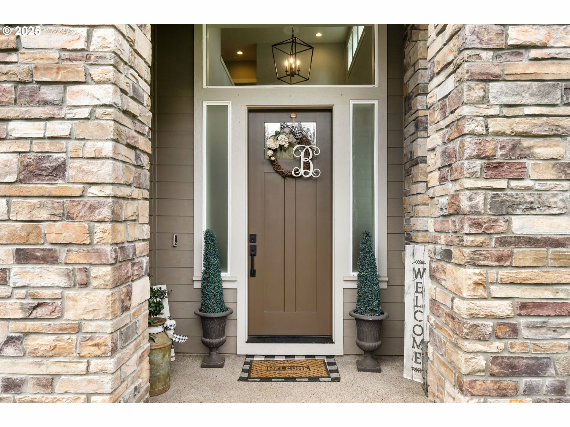 Property Photo: 8011 SW Greenhouse Ln OR 97225