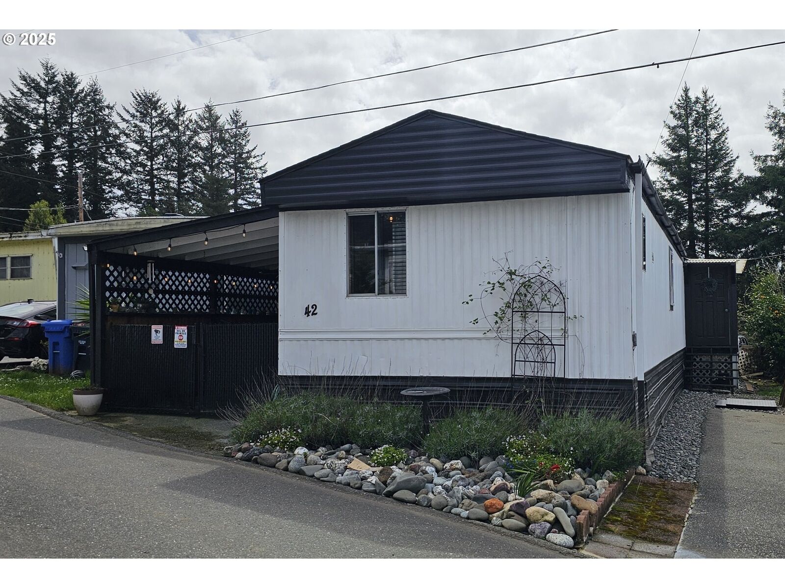 Property Photo:  97883 Court St 42  OR 97415 
