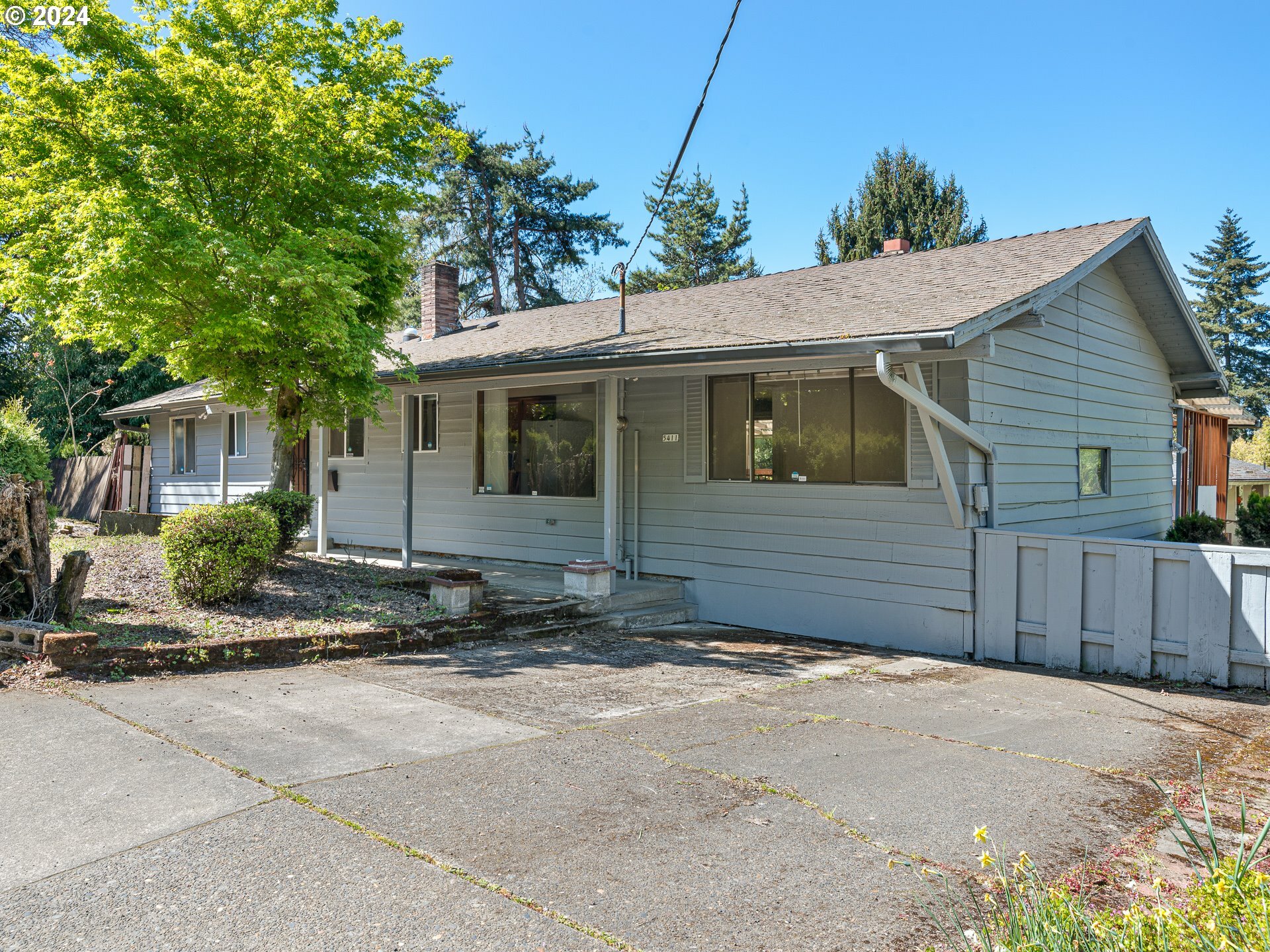 Property Photo: 5411 SE Cesar E Chavez Blvd OR 97202