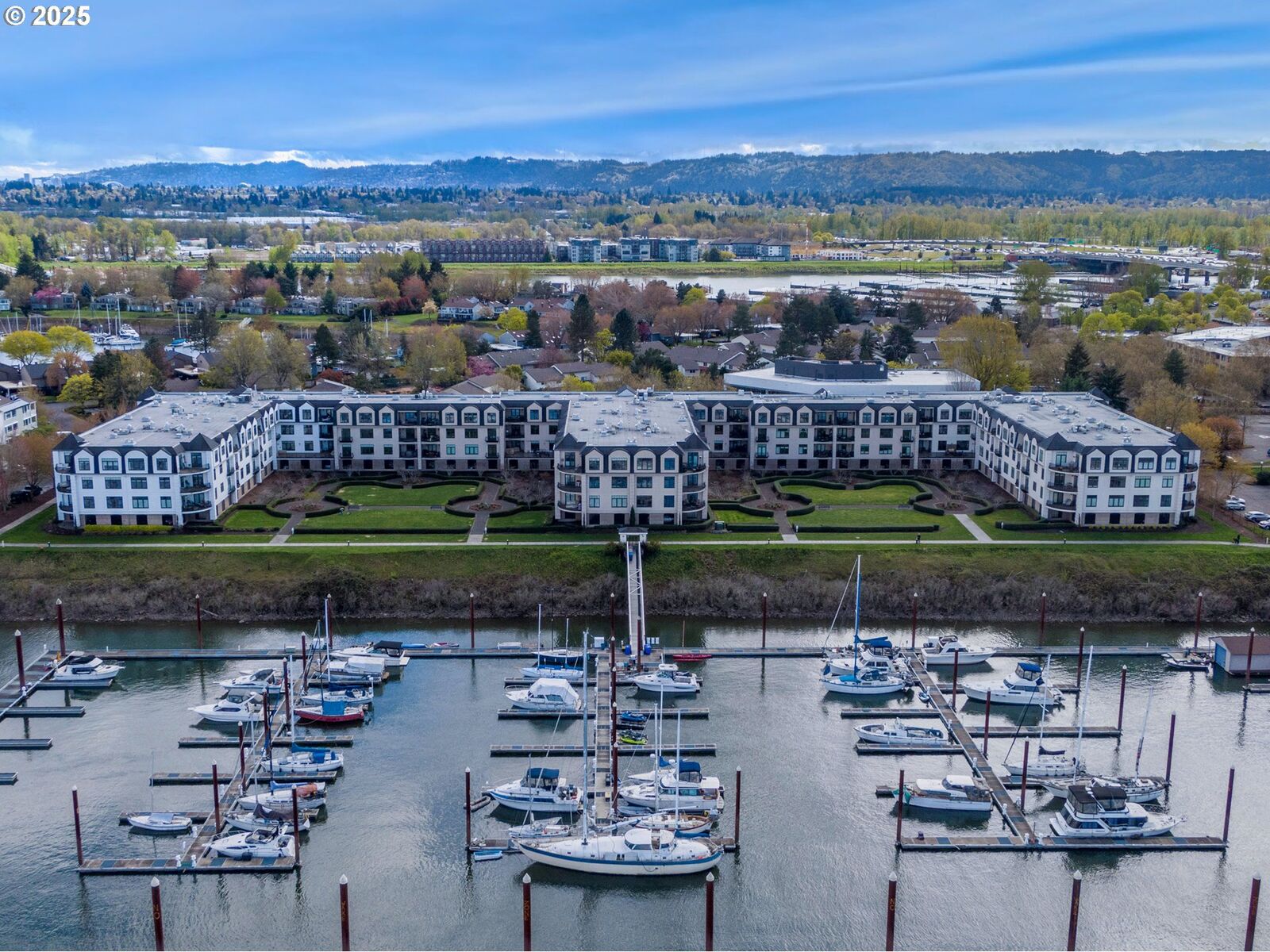 Property Photo:  707 N Hayden Island Dr 325  OR 97217 