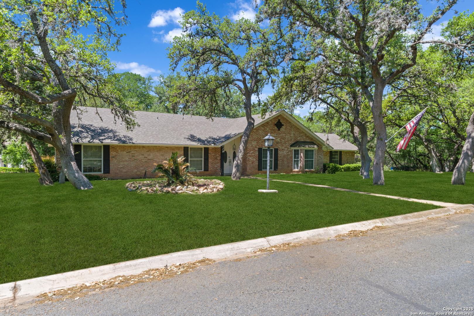 Property Photo: 119 W Mossy Cup St TX 78231