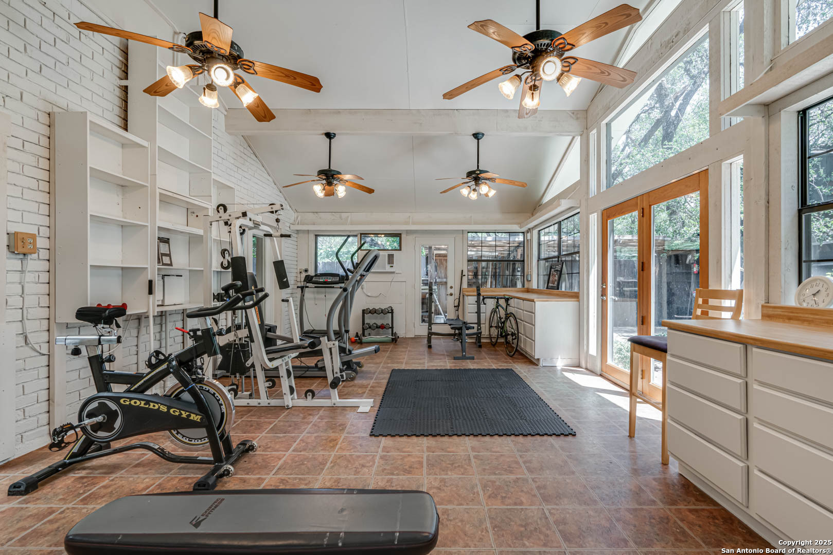 Property Photo: 250 Donella Dr TX 78232