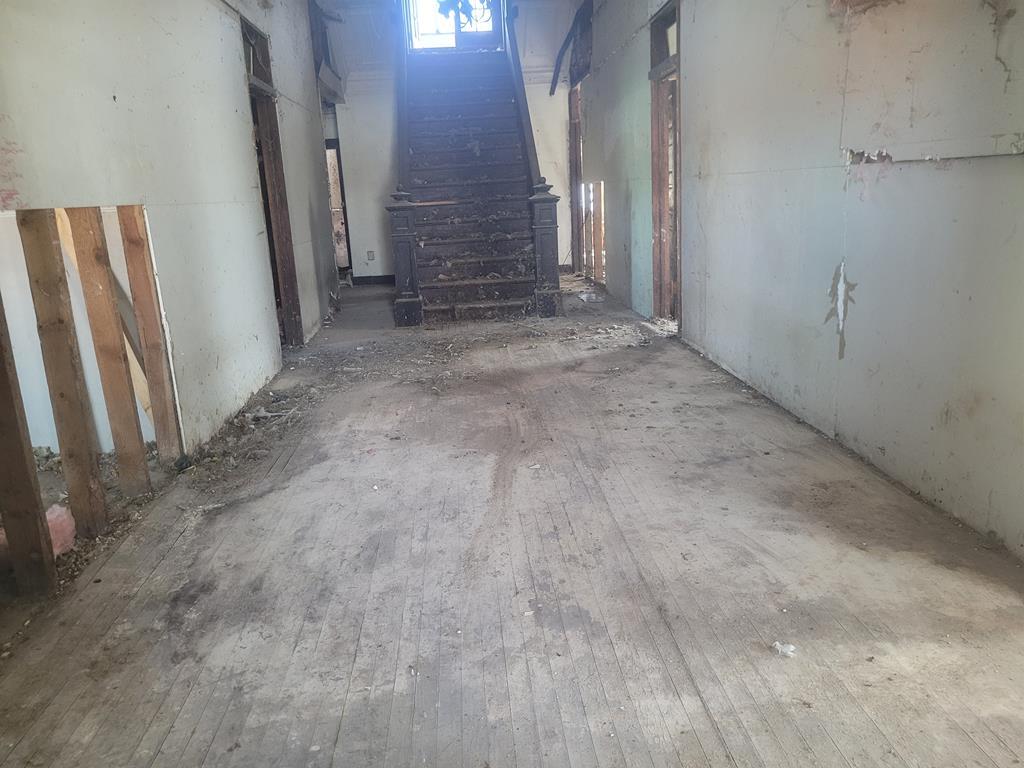 Property Photo:  105 E Tennessee Ave  VA 23930 