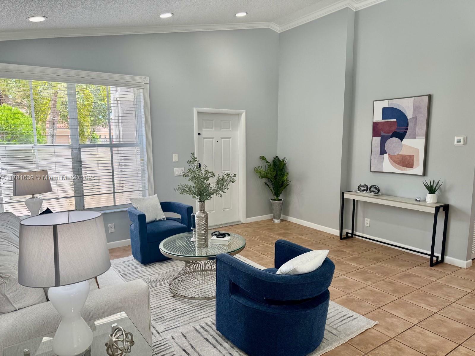 Property Photo: 811 Chimney Rock Rd FL 33327