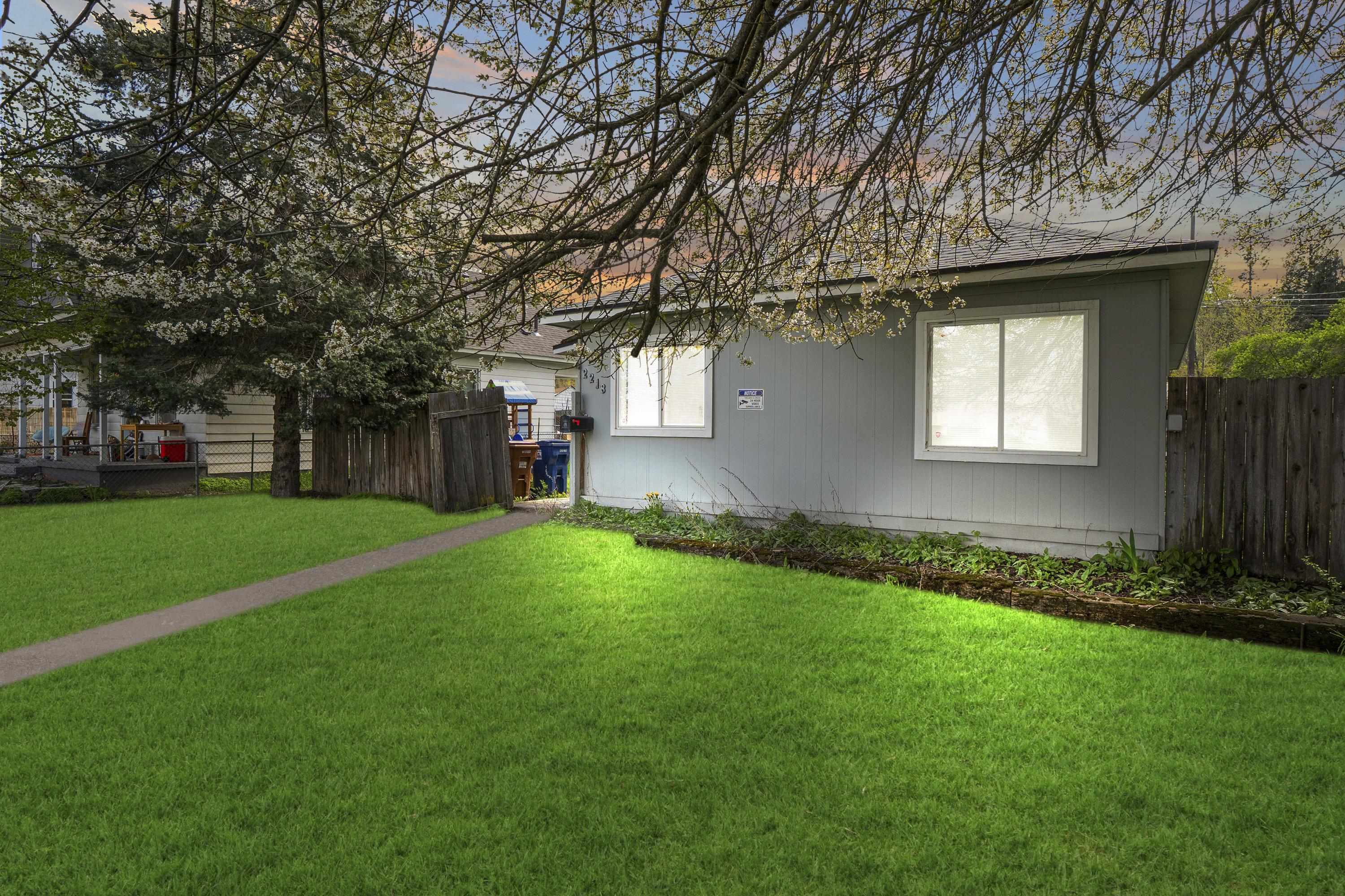 Property Photo: 2218 E Hartson Ave WA 99202