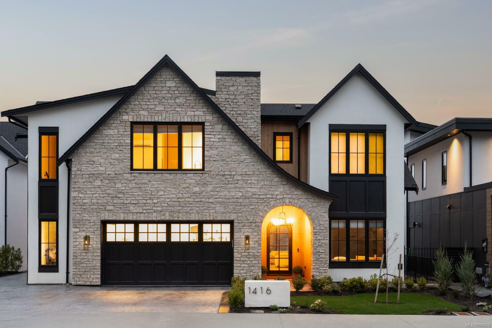 Property Photo: 1416 Pinehurst Pl BC V9B 3S3