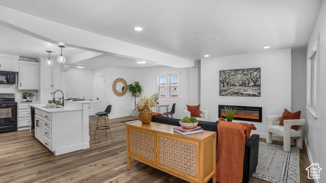 Property Photo: 687 N 700 E UT 84648