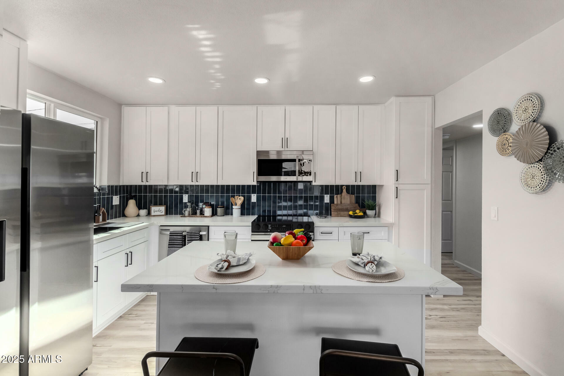 Property Photo: 5604 W Catalina Drive AZ 85031