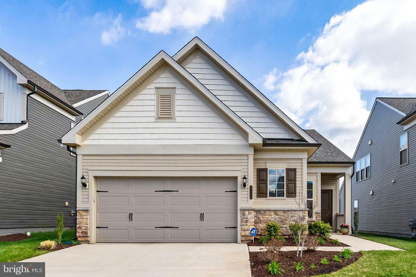 Property Photo: 46360 Reddish Knob Drive VA 20164