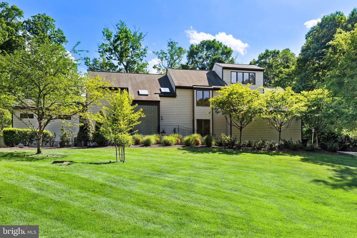 Property Photo: 3 Welwyn Place VA 23229