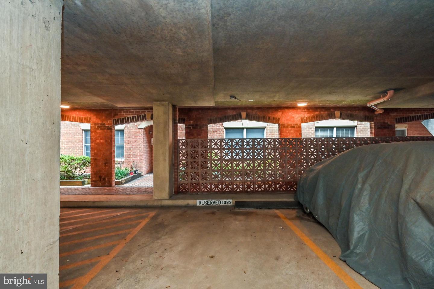 Property Photo:  6924 Fairfax Drive 100  VA 22213 