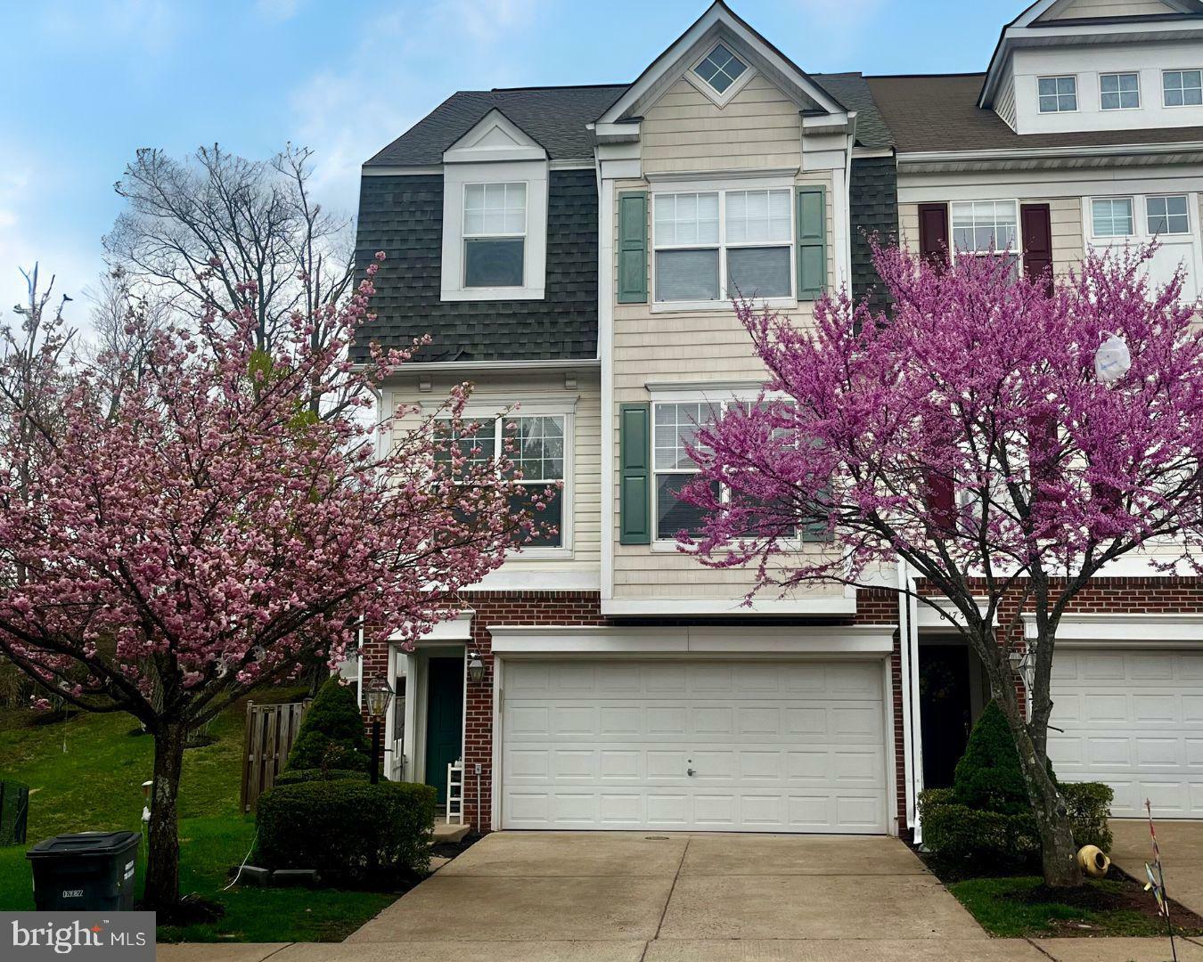 Property Photo: 8171 Glade Bank Drive VA 20111