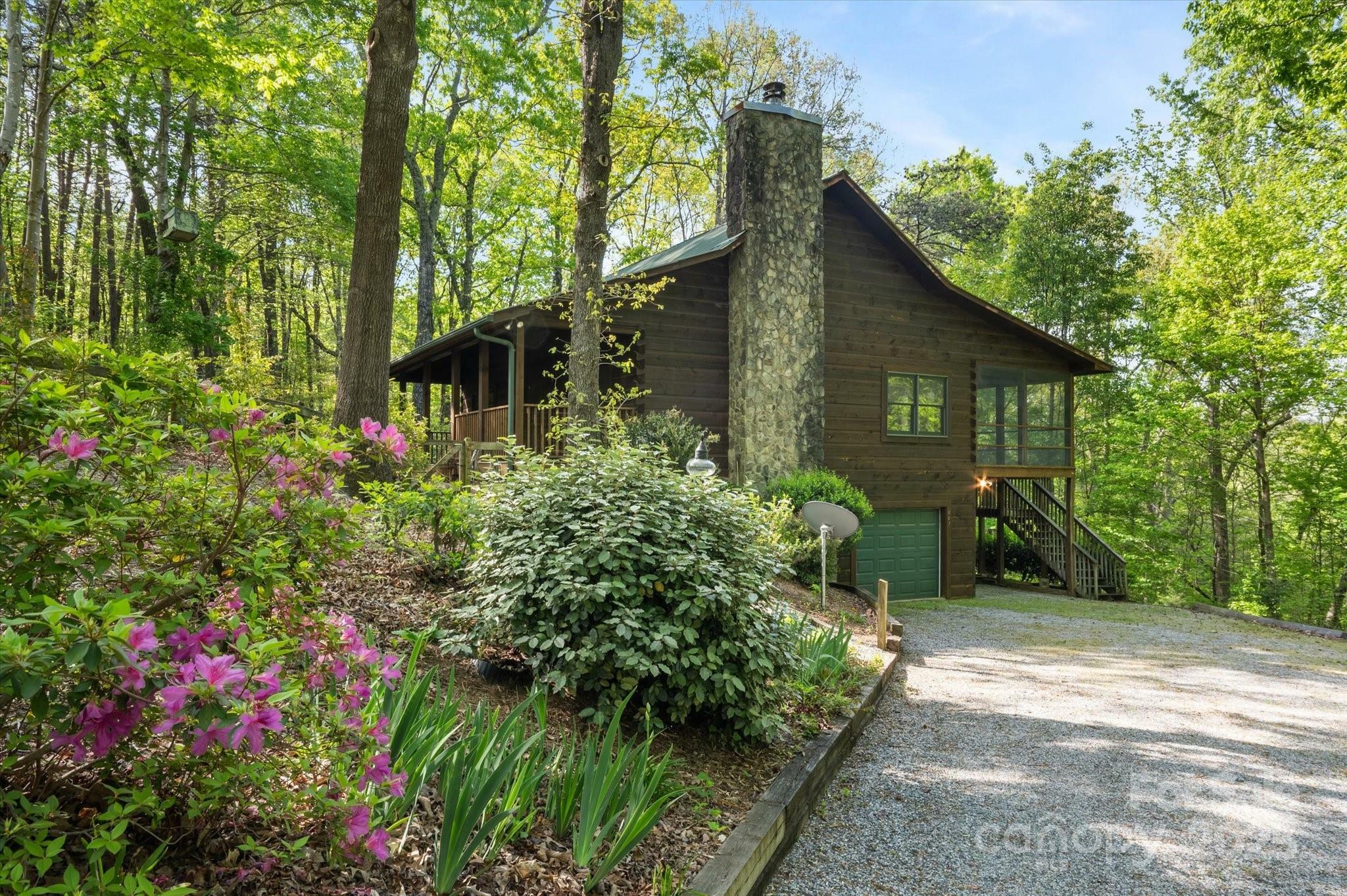 Property Photo: 447 Cherokee Circle NC 28782
