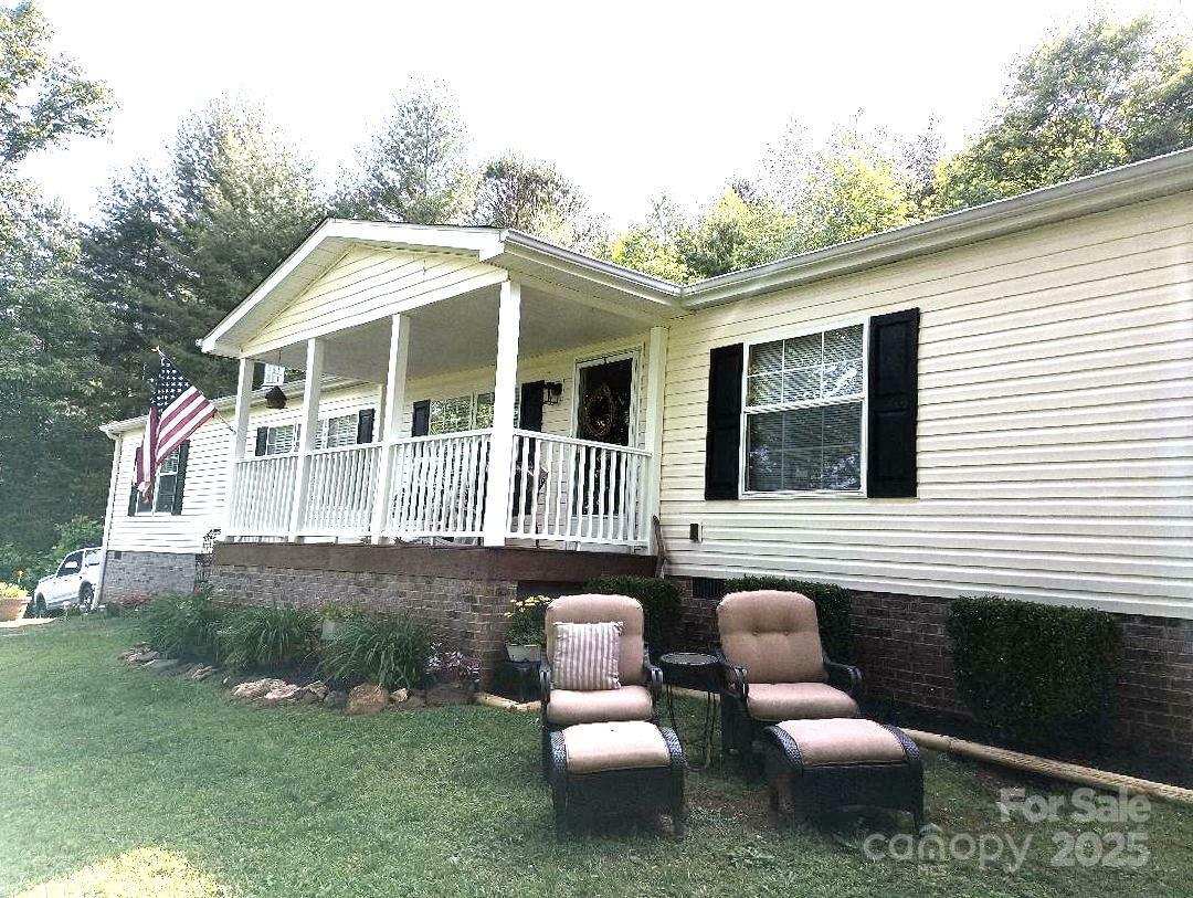 Property Photo: 213 Wimbledon Court NC 28748