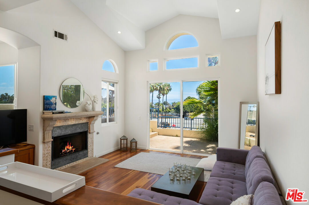 Property Photo: 6455 Zuma View Pl CA 90265