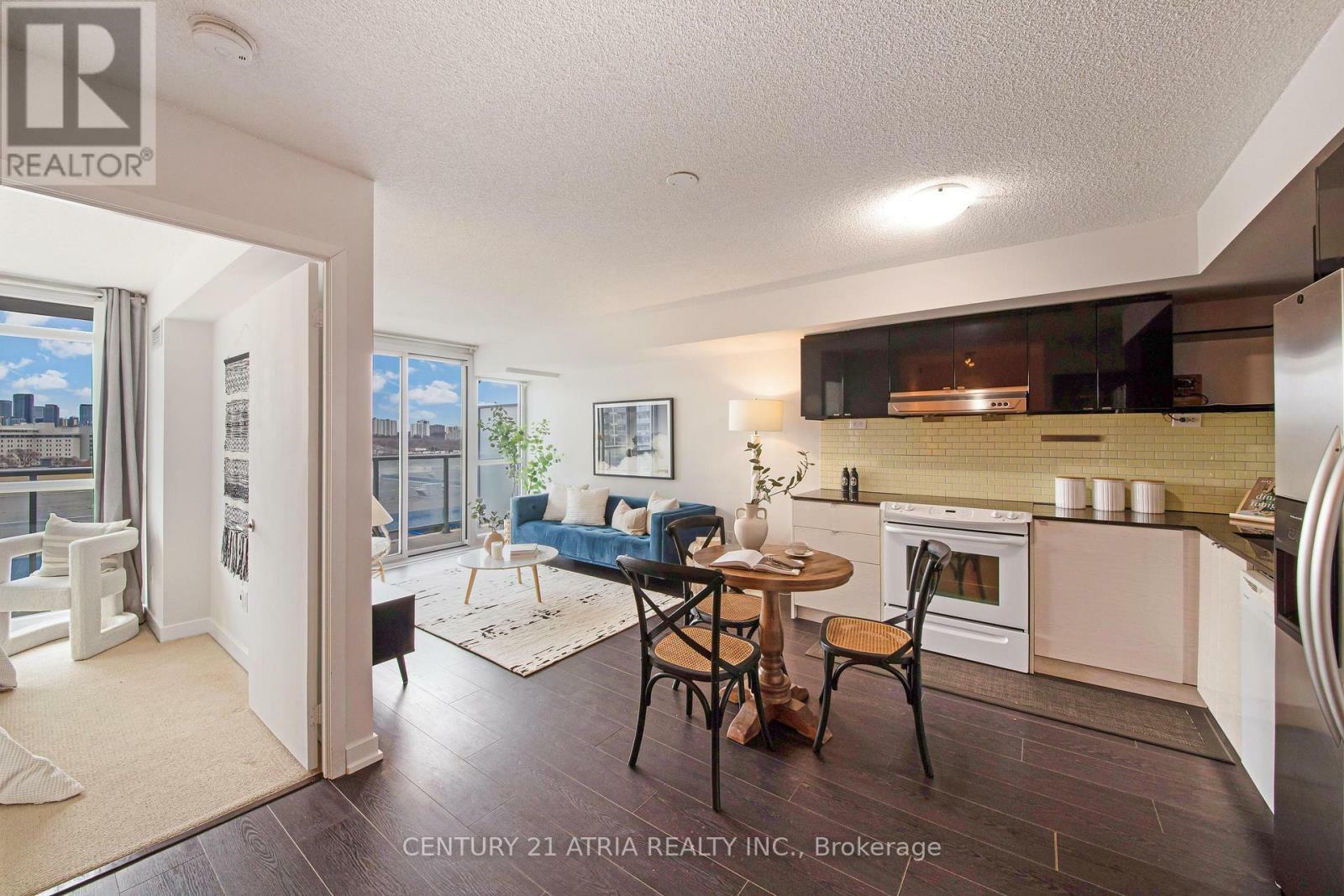 Property Photo: 121 McMahon Drive 603 ON M2K 0C1