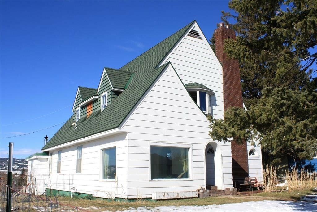 Property Photo: 301 E Crawford Street MT 59645