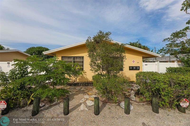 Property Photo: 805 NE 40th St 3 FL 33334