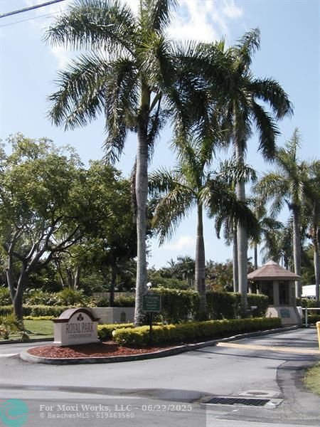 Property Photo:  114 Royal Park Dr 3E  FL 33309 