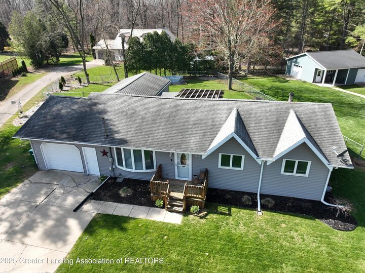 1011 W Main Street  Grand Ledge MI 48837 photo