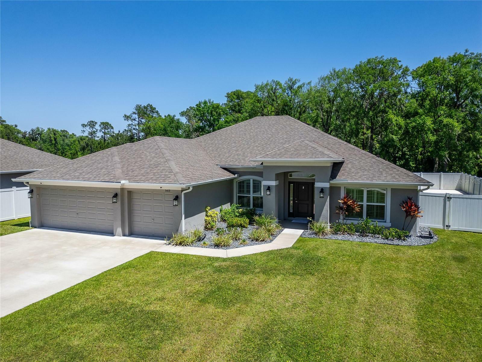 Property Photo: 5419 Knights Landing Drive FL 33810