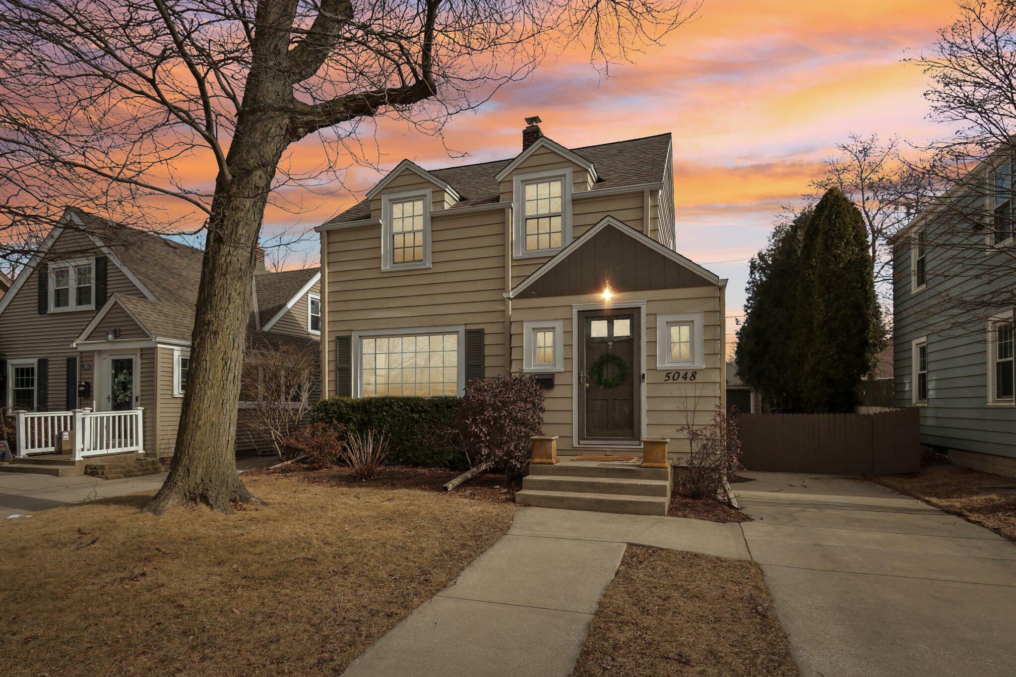 Property Photo: 5048 N Berkeley Blvd WI 53217