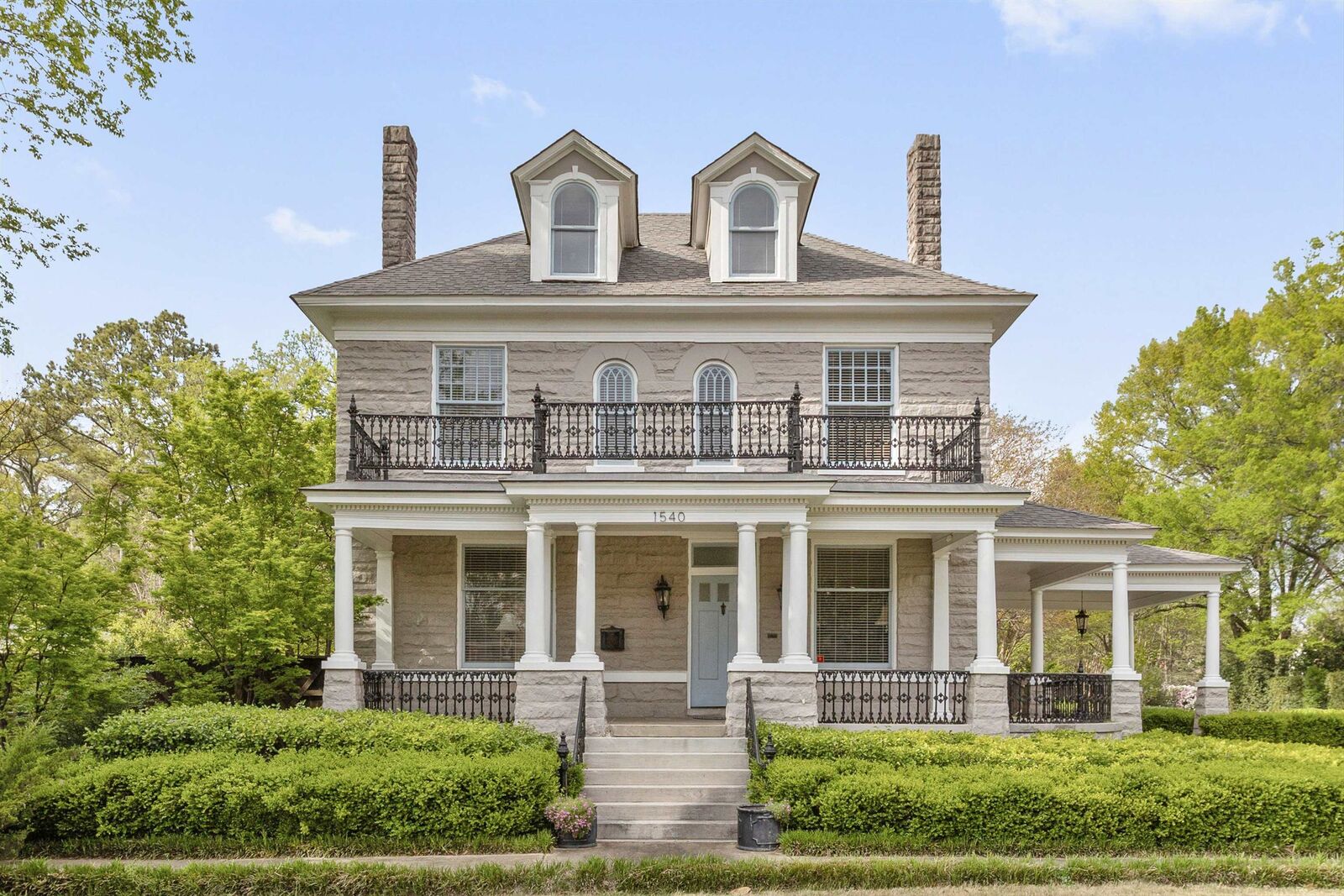 Property Photo:  1540 Central Ave  TN 38104 