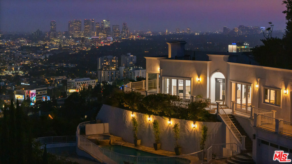 Property Photo: 8527 Hedges Way CA 90069