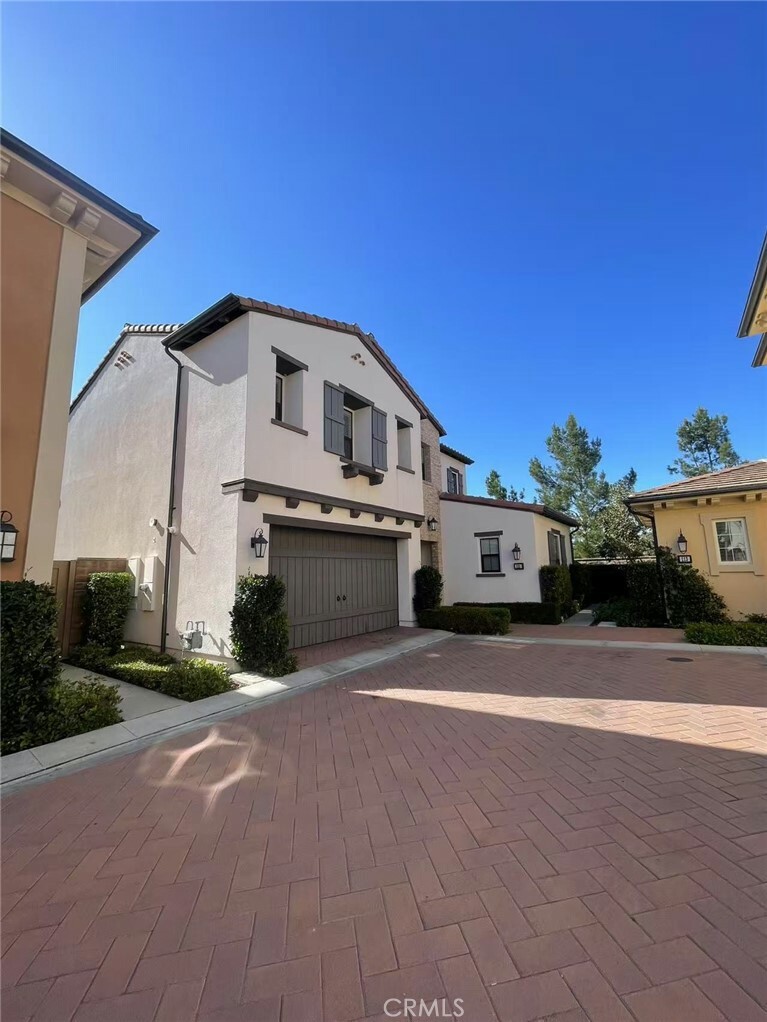 Property Photo: 111 Stallion CA 92602