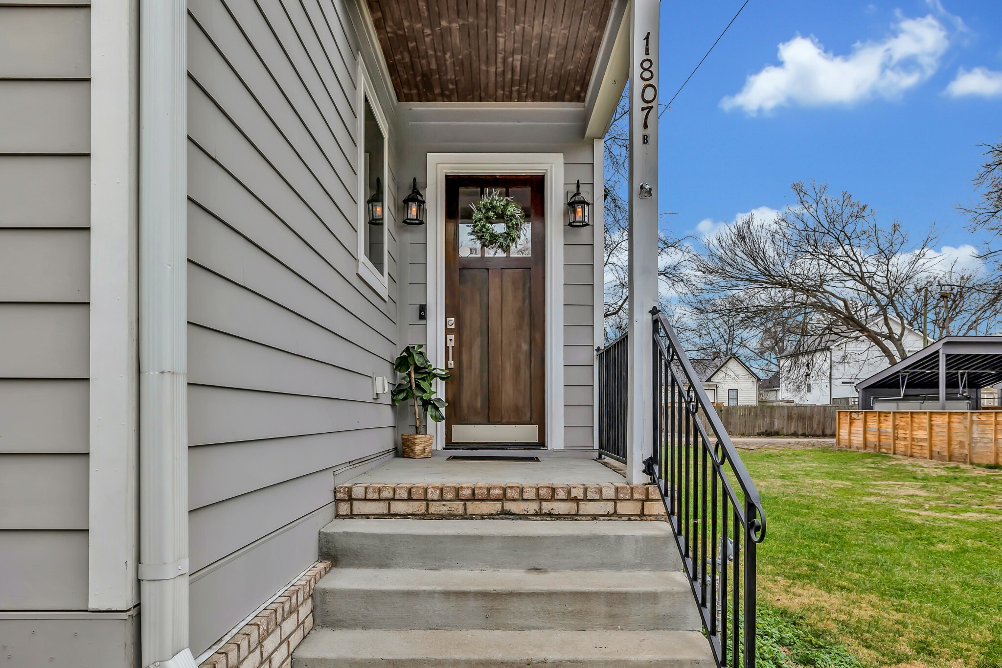 Property Photo: 1807B 14th Ave N TN 37208