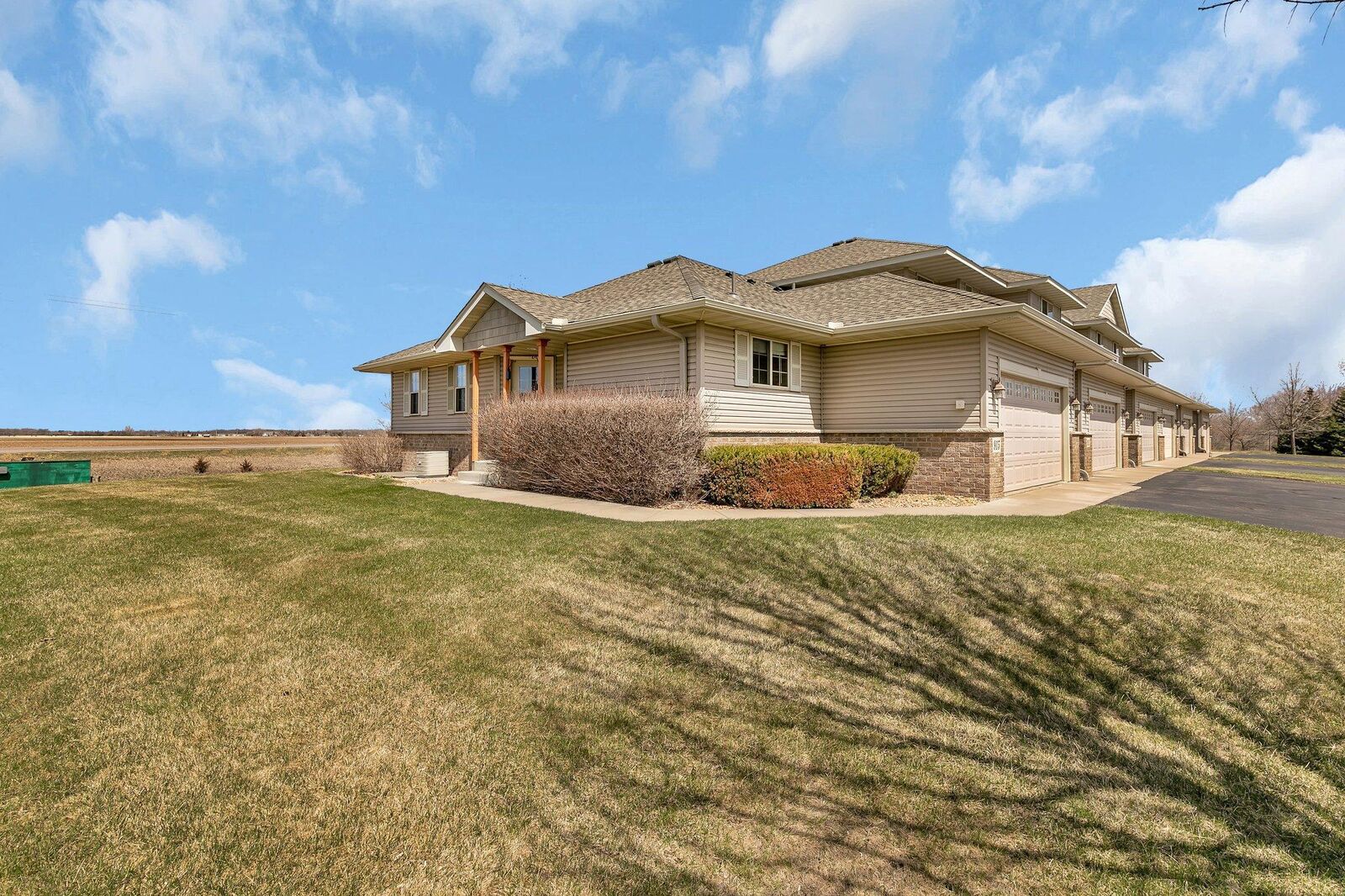 Property Photo:  915 Independence Drive  MN 55309 