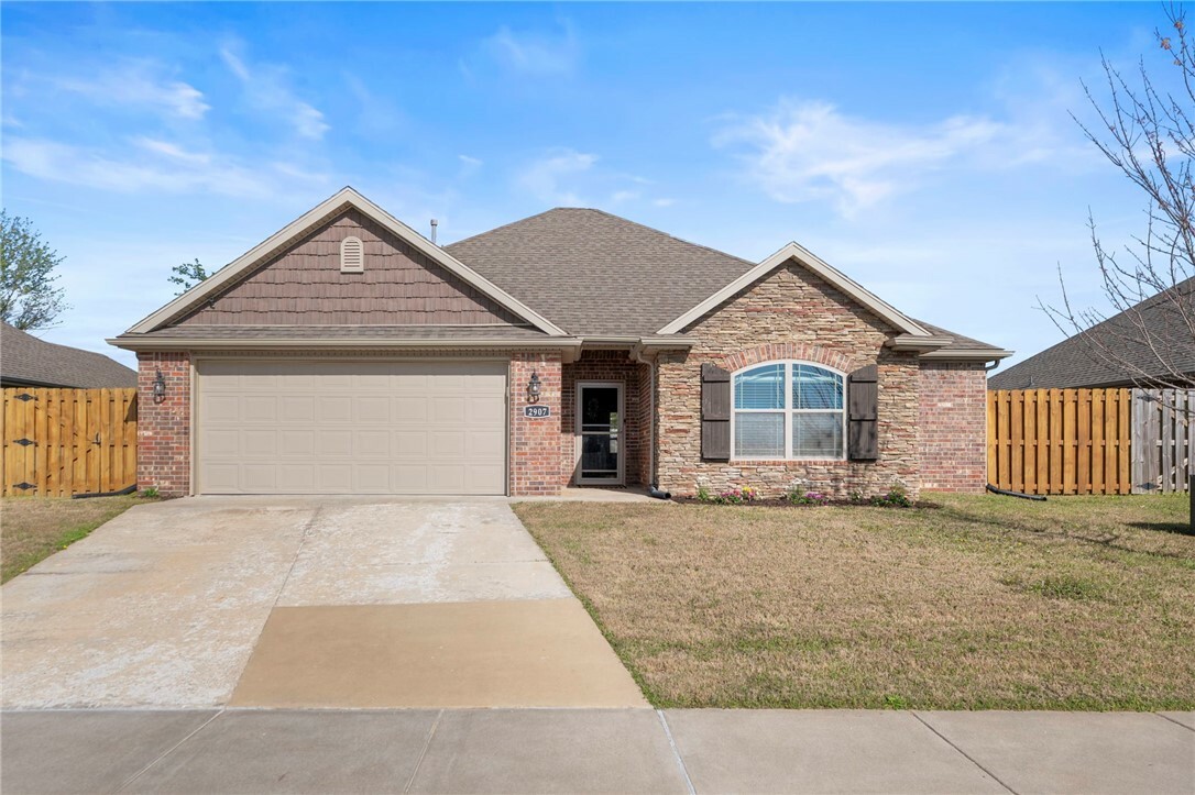 Property Photo: 2907 S 4th Street AR 72758