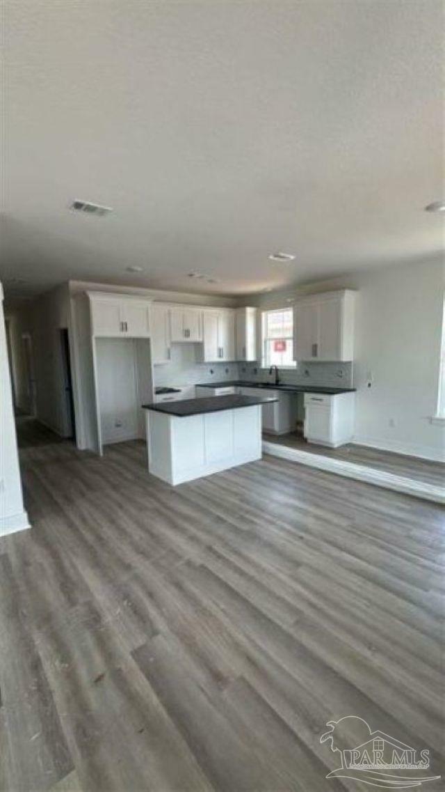 Property Photo: 2116 W De Soto St FL 32505