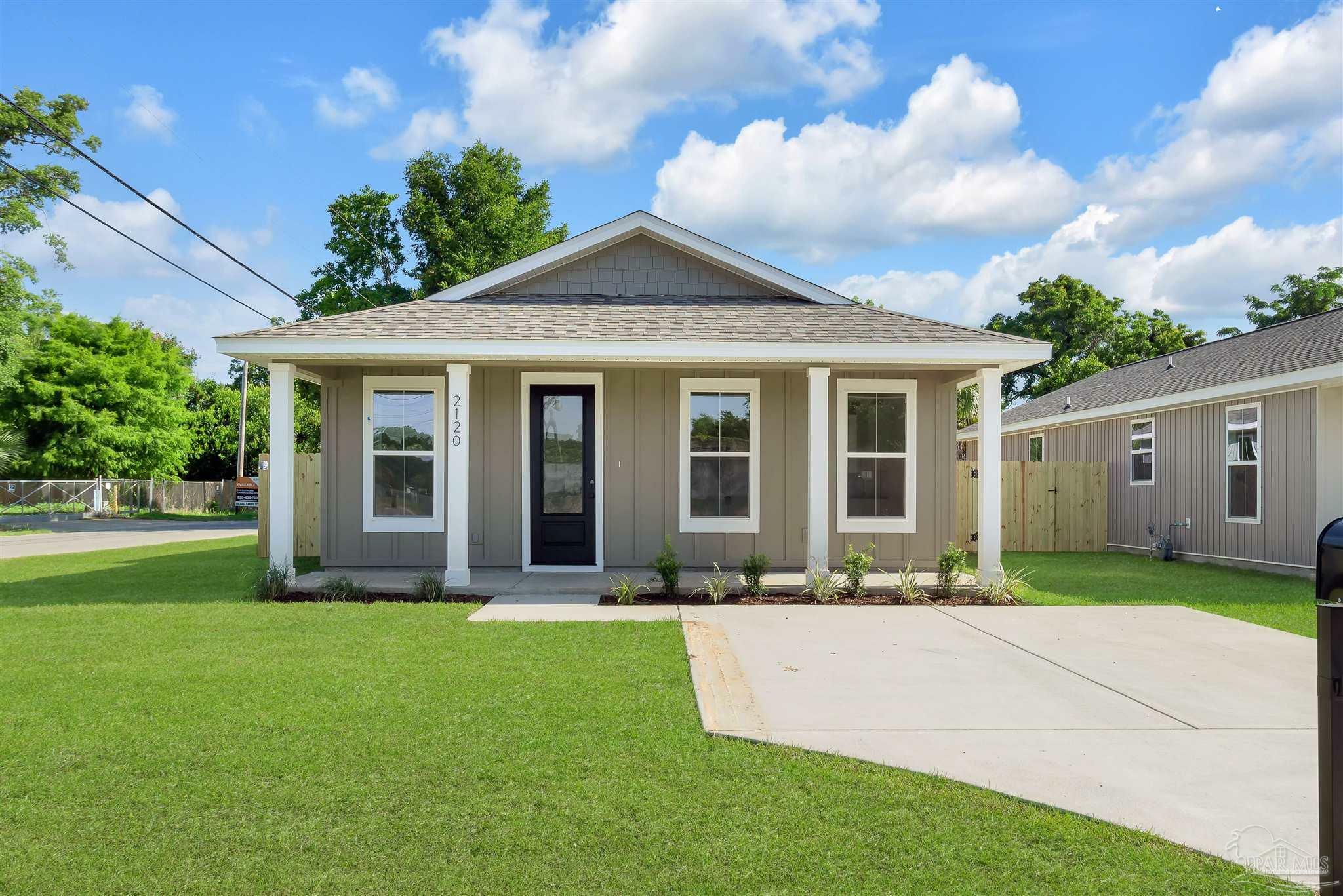 Property Photo: 2116 W De Soto St FL 32505
